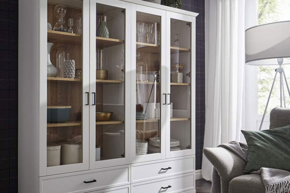 Schränke & Vitrinen