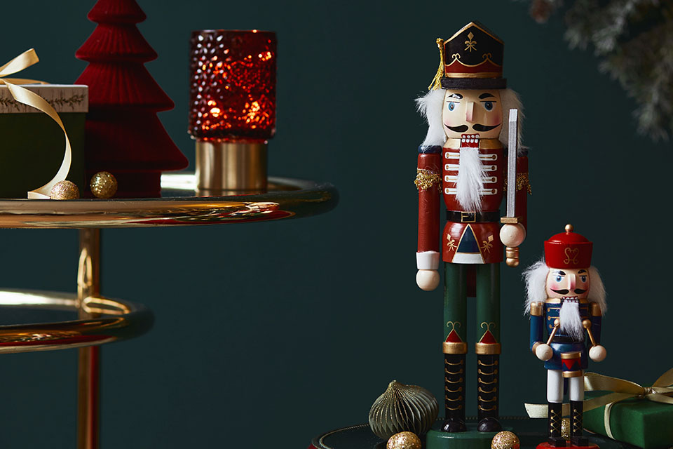 Minimalistische Tischdeko • Möbel Bald